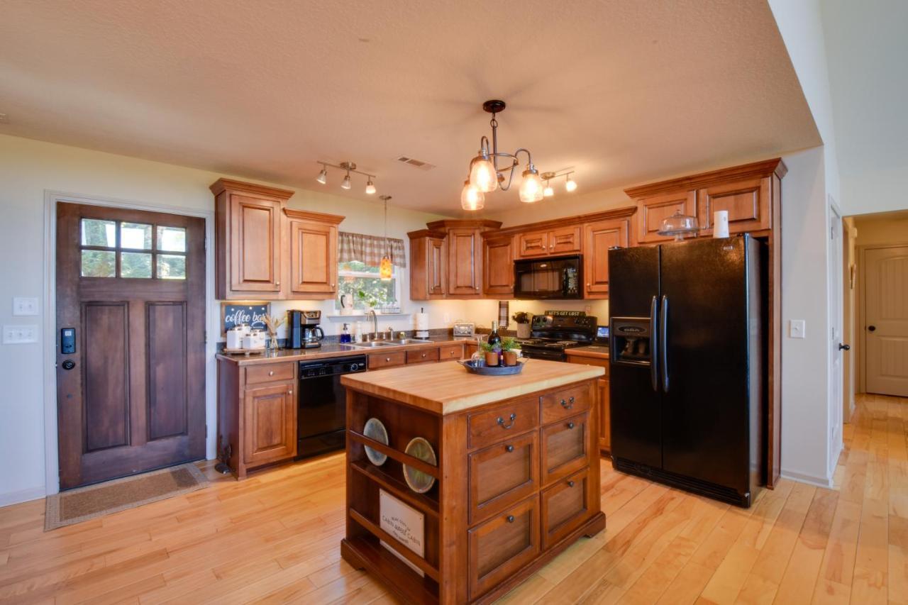 Lakemont Retreat Game Room, Hot Tub, And Mtn Views! Exterior photo